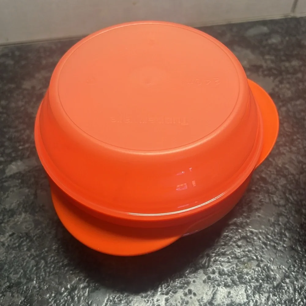 Duo bowls by Tupperware. Interlocking Perfect for leftovers or breakfast…